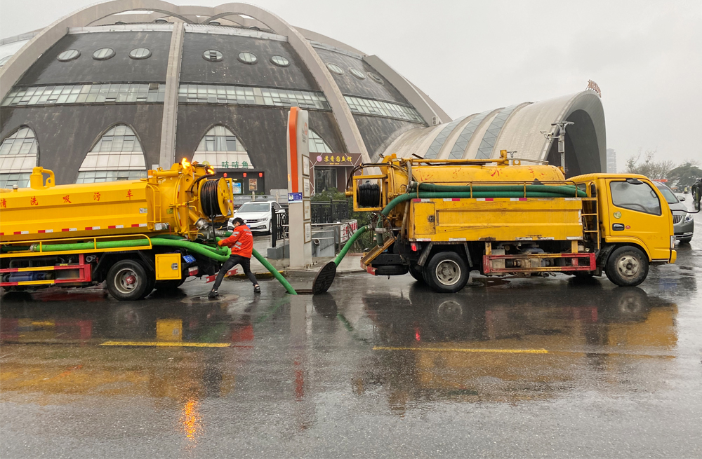 271摄山星城闻兰商场管道清淤
