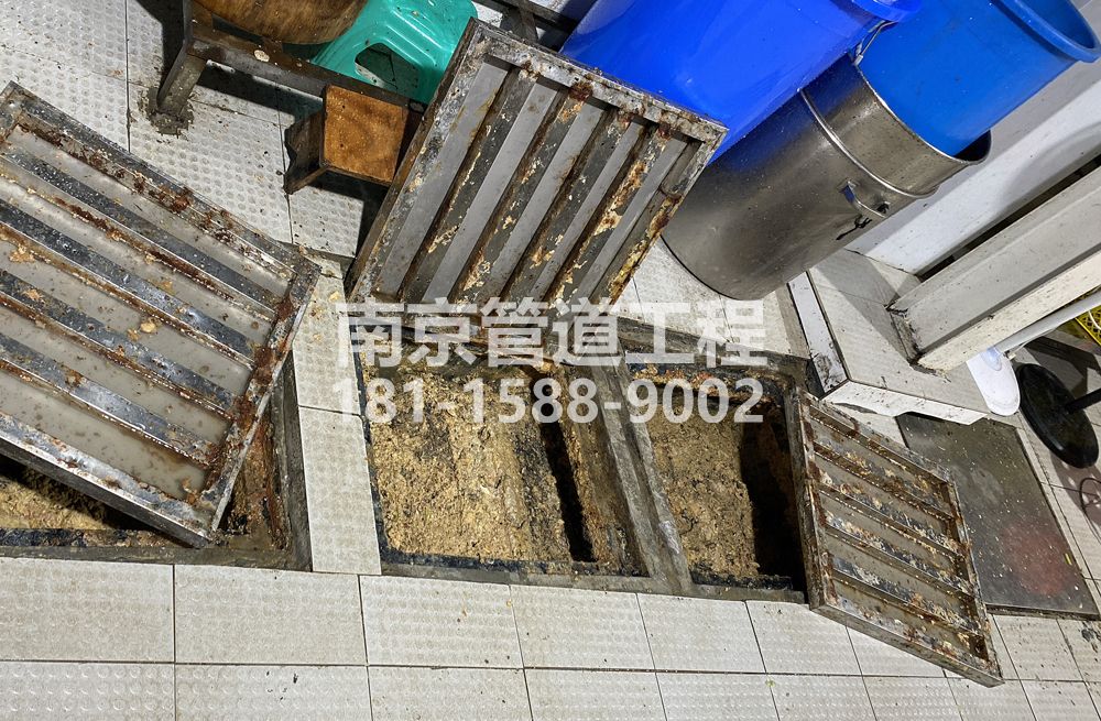 278摄山星城闻兰城管中队食堂隔油池清理
