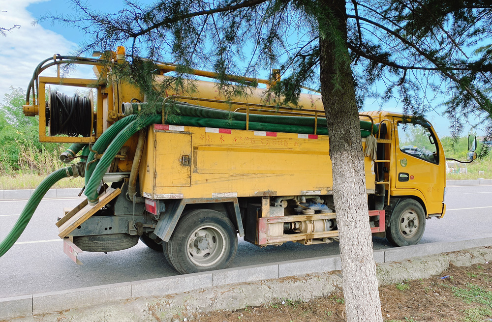 摄山星城闻兰清洗抽粪车